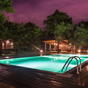 4* Hotel Eighth Wonder